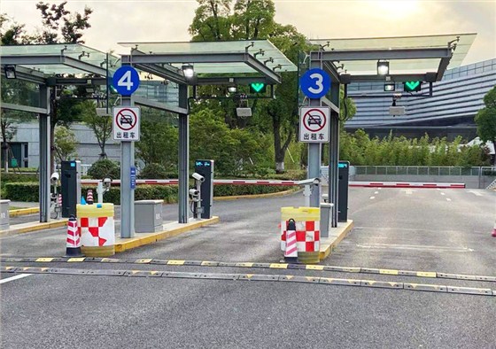 德亞虹橋機場停車場道閘案例