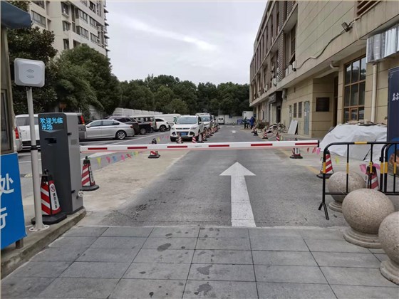 德亞地面停車場改造后