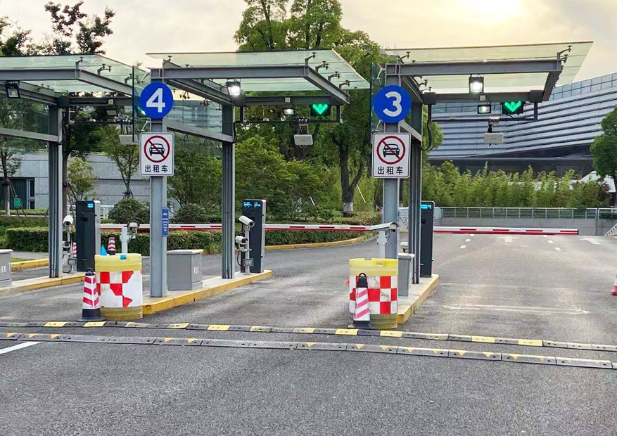 德亞虹橋機場停車場道閘案例