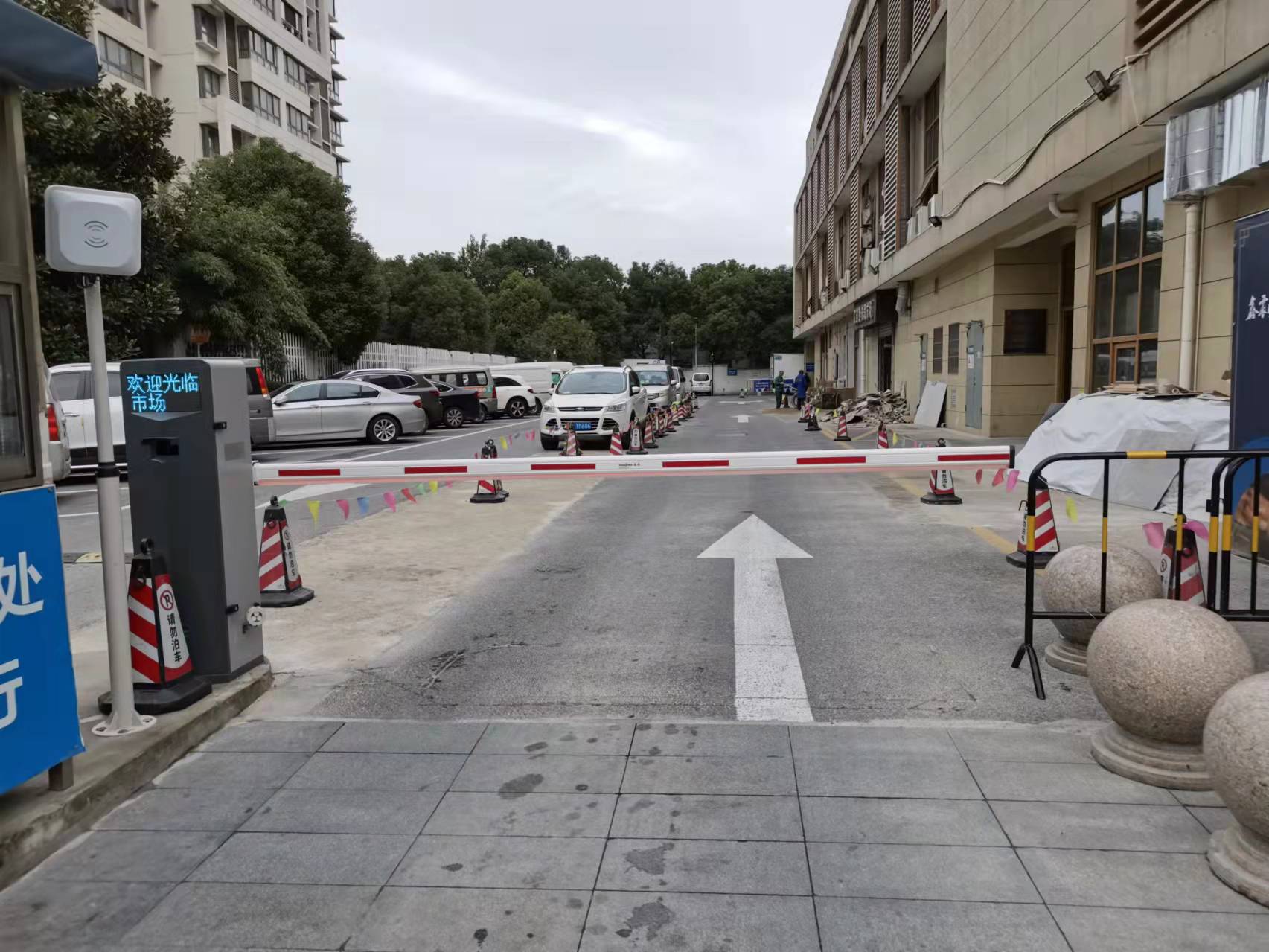 德亞地面停車場改造后